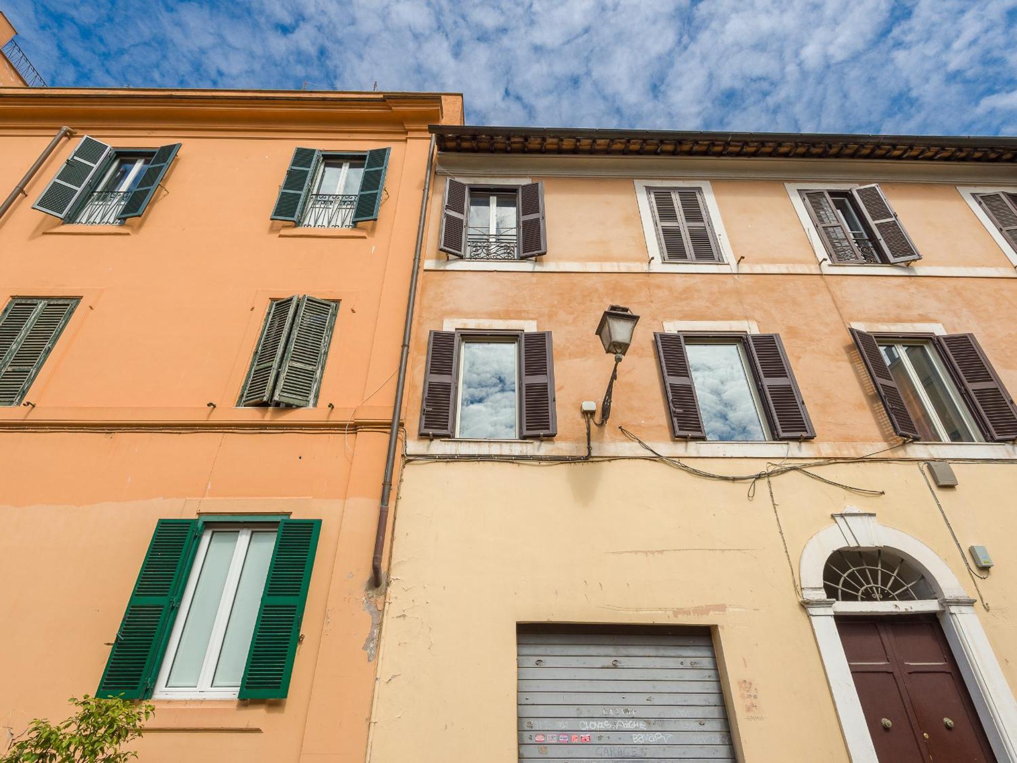 Sales In Trastevere Apartment *