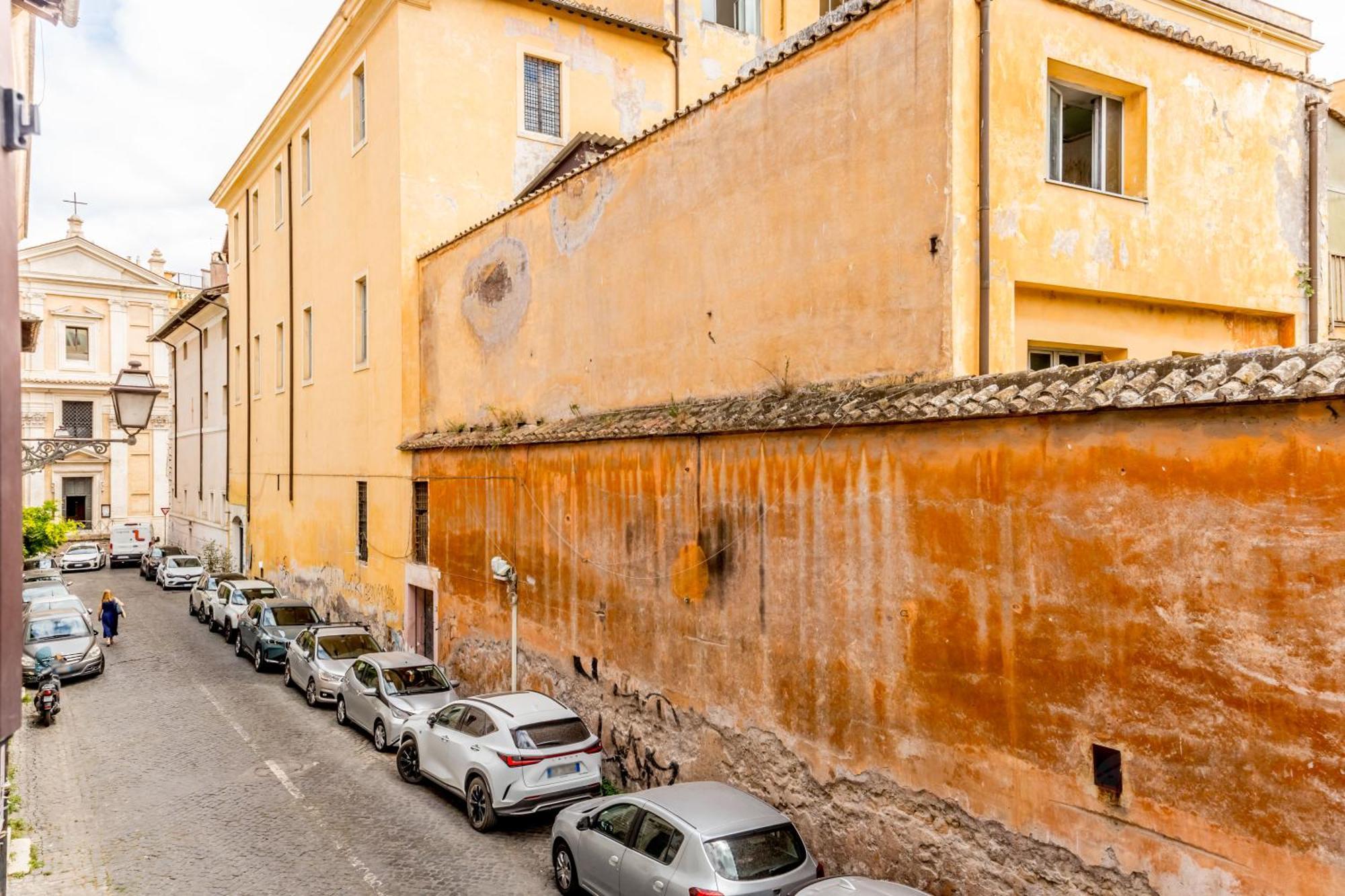 Sales In Trastevere Apartment