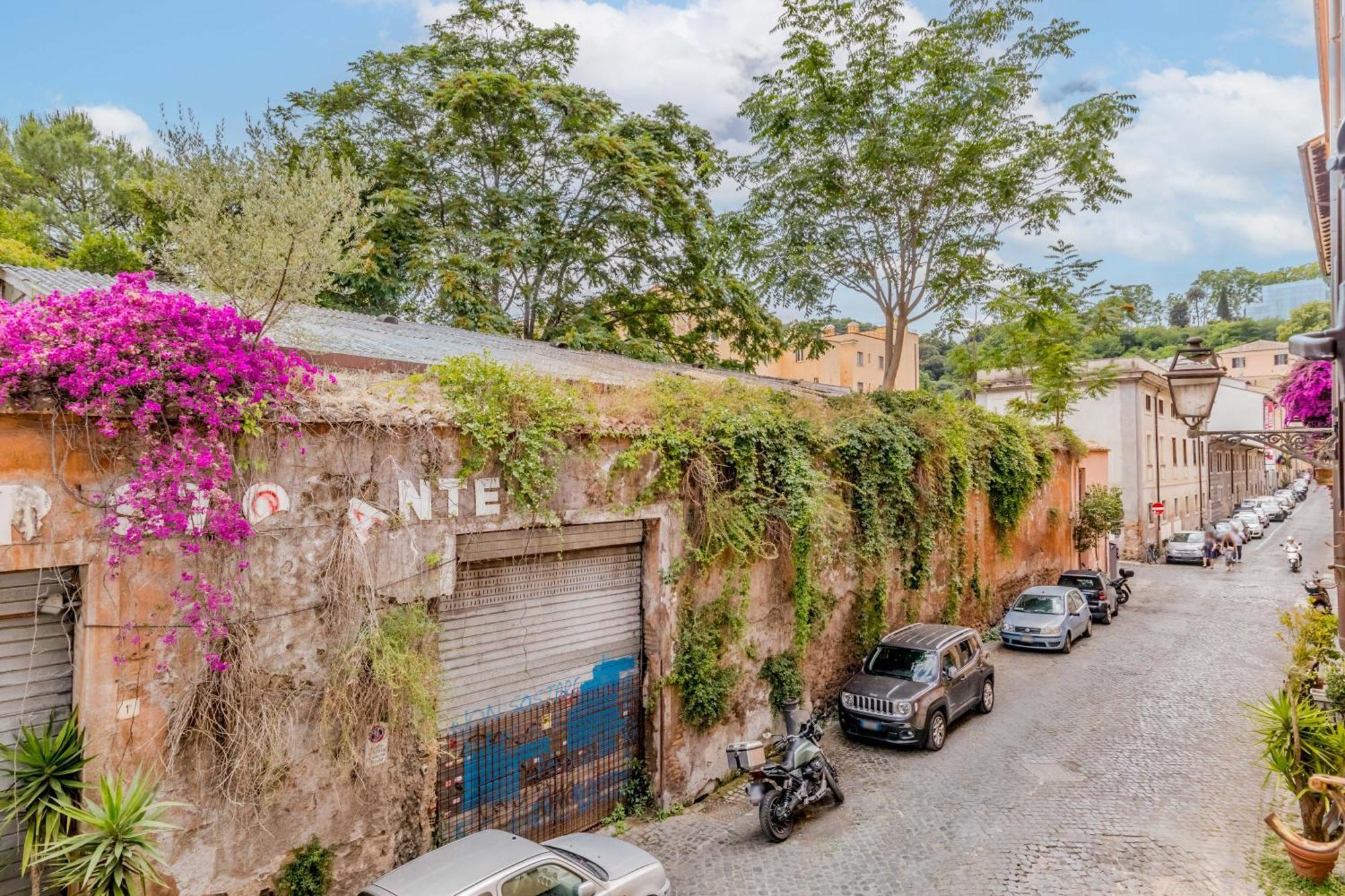 Sales In Trastevere Lägenhet *